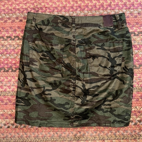 LEVEL 99 CAMO ARMY PRINT DENIM MINI SKIRT - Picture 4 of 4